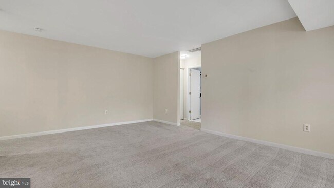 Building Photo - 9653 White Acre Rd