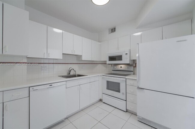 Building Photo - 1980 S Ocean Dr