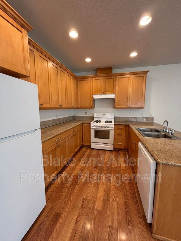 Building Photo - 347 Norway St NE