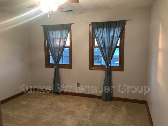 Building Photo - 225 Archview Dr