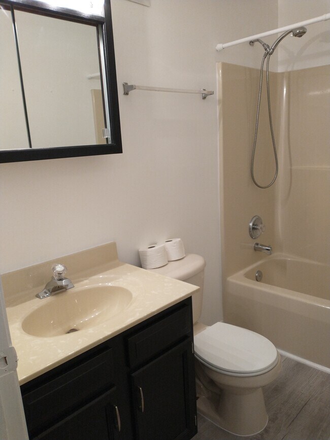 Building Photo - 1288 S Ox Rd