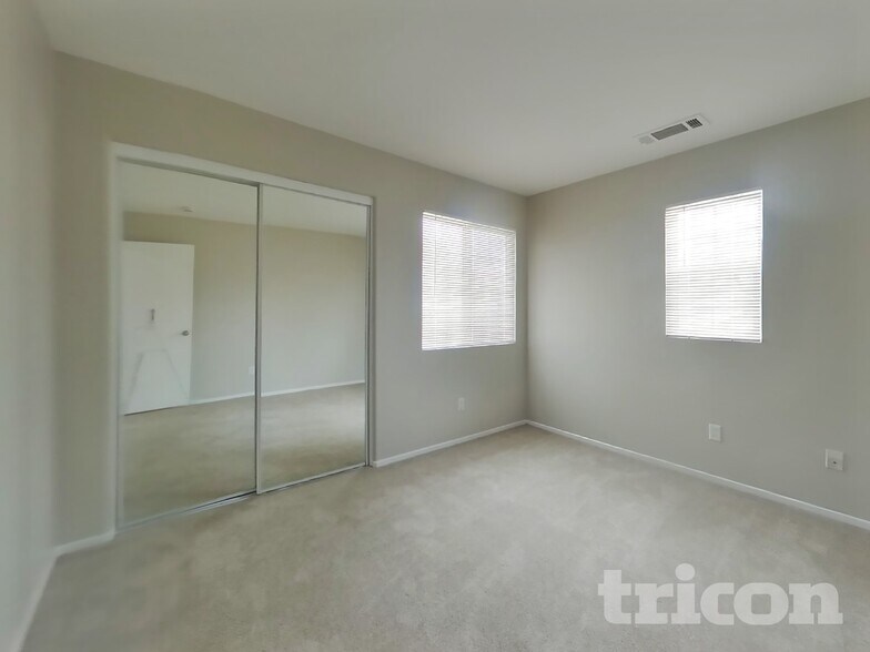 Building Photo - 1431 Bittersweet Dr