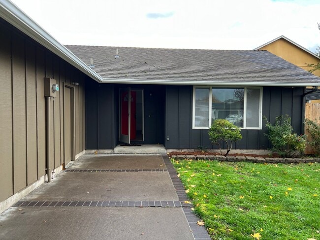 Building Photo - Beautiful 3 bedroom 2 bath house in Eugene!