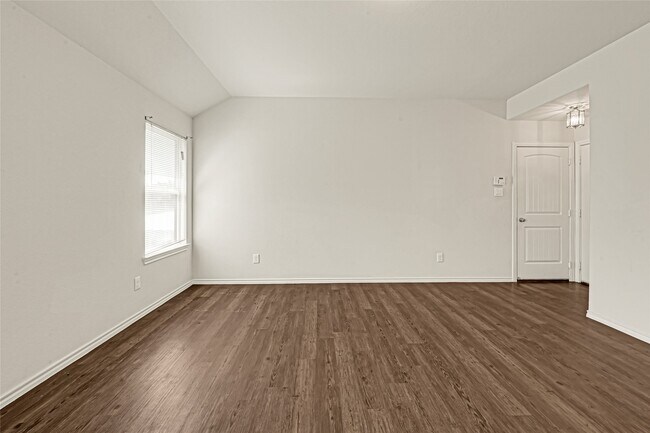 Building Photo - 2806 Morgensen Dr