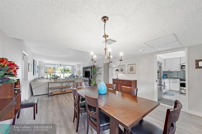 Building Photo - 3611 Oaks Clubhouse Dr