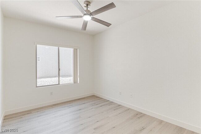 Building Photo - 2084 Tiger Links Dr