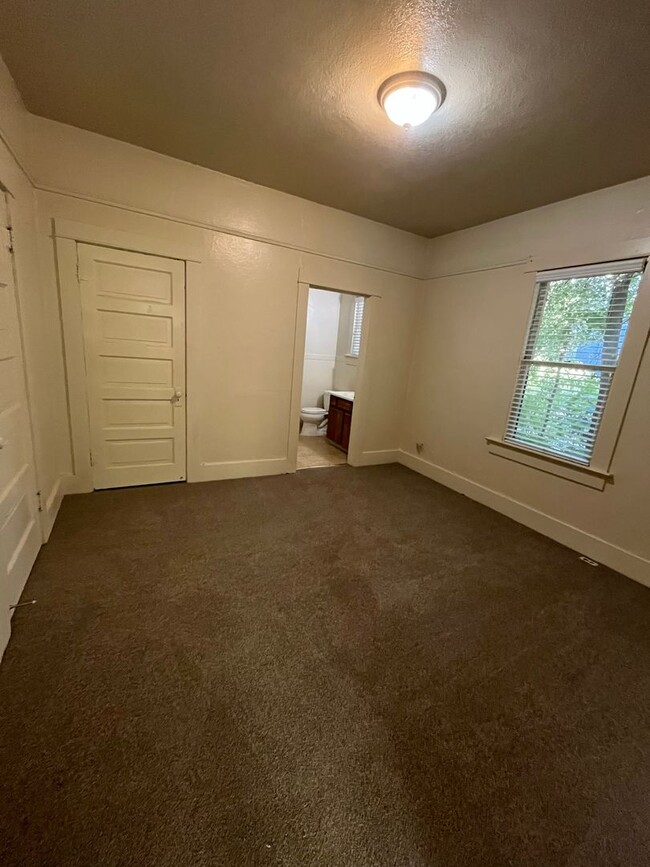 Building Photo - Charming Home Steps from UC Davis Campus