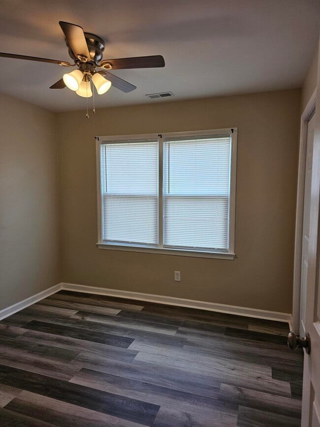 Building Photo - 5080 Seymour Rd