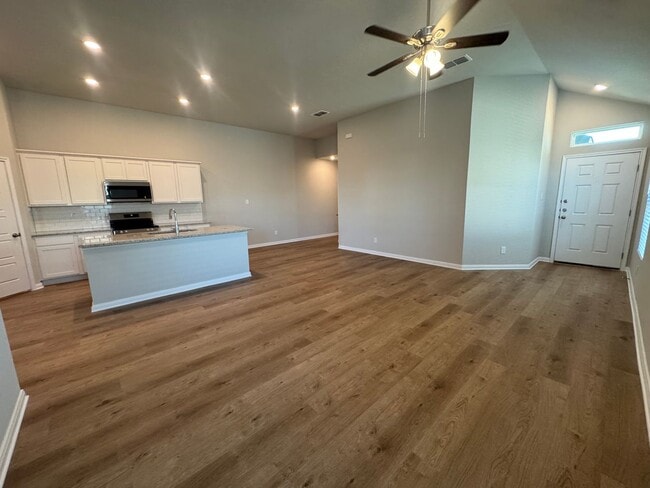 Building Photo - Stunning 4x3 Luxury Duplex in Buda, TX!