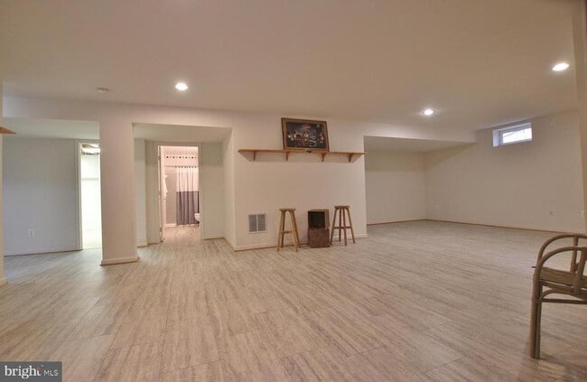 Building Photo - 15417 Duckling Pl