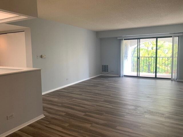 Building Photo - 350 Plum Creek Dr