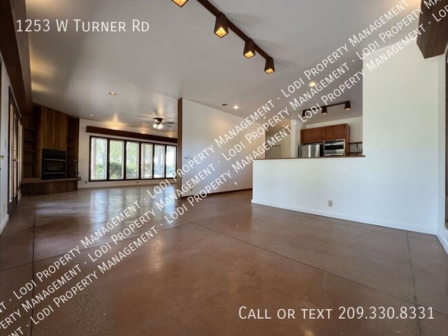 Building Photo - 1253 W Turner Rd