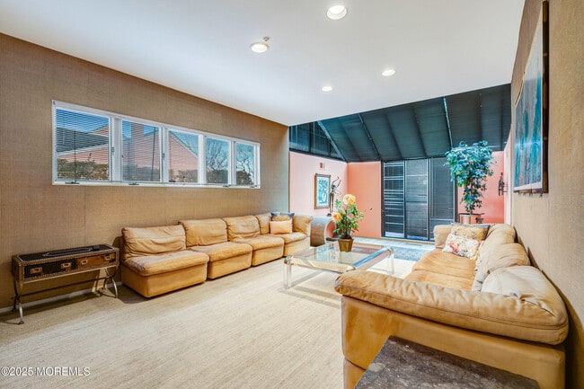 Building Photo - 19 Parker Ave