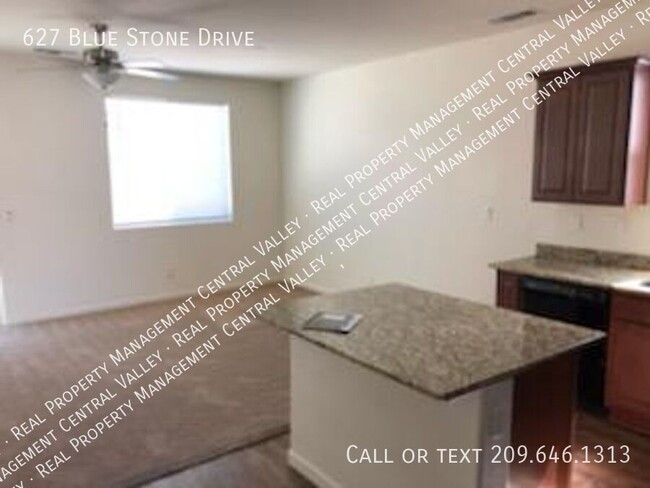 Building Photo - Stockton 3 Bedroom 2 Bath located "Gated C...