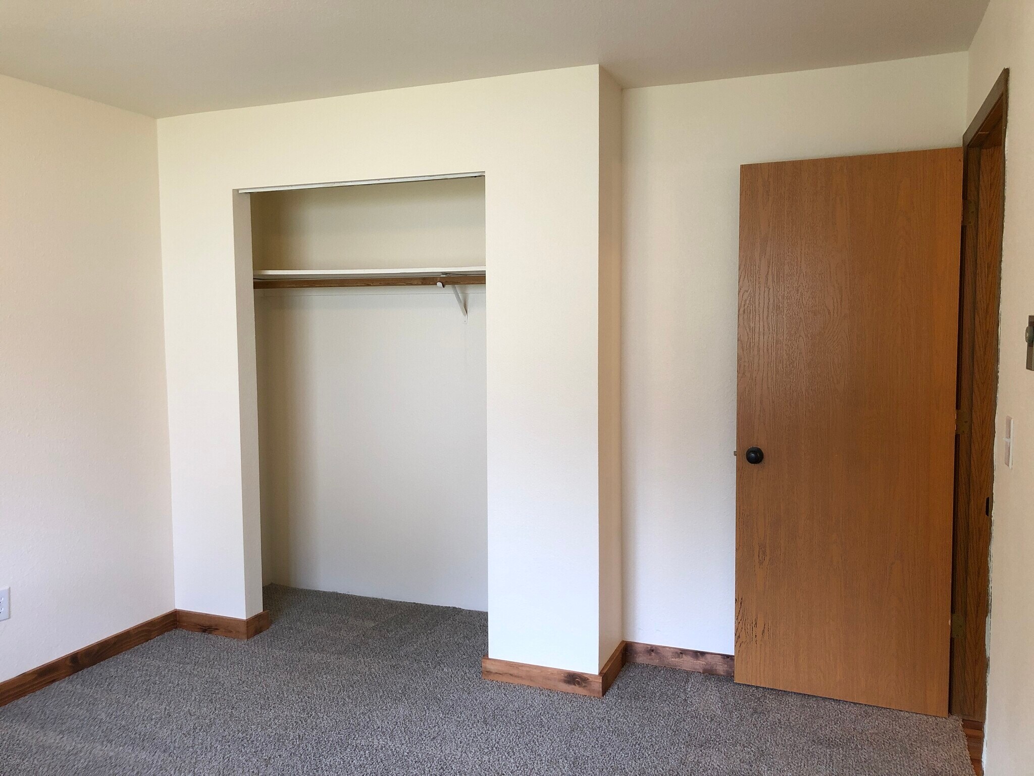 Building Photo - 605 Princeton Ave N