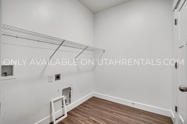 Building Photo - 3364 Hardman Way