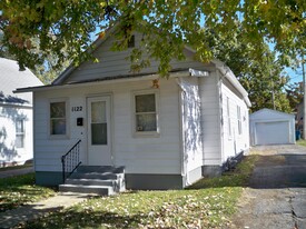 Building Photo - 1122 S Pasfield St