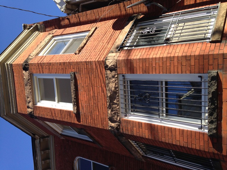 Front - 258 S 8th St