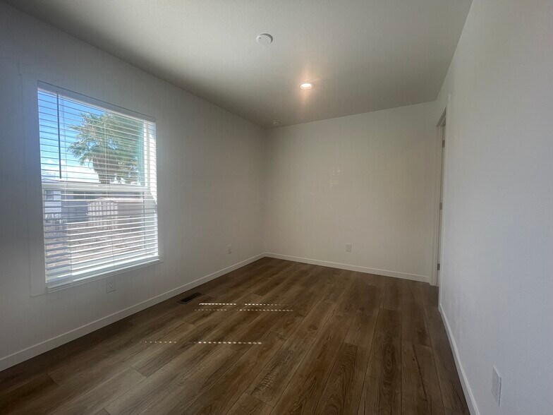 Building Photo - 2627 S Lamb Blvd