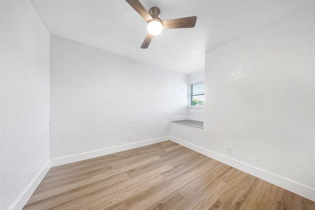 Building Photo - 20 NW 7th Ave