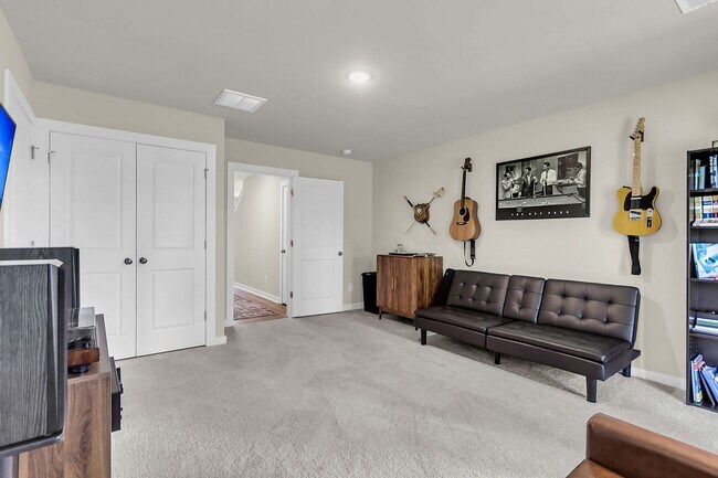Building Photo - Beautiful 4-Bedroom, 3.5-Bathroom Townhome...