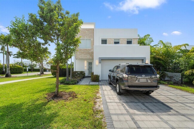 Building Photo - 6810 NW 103rd Pl