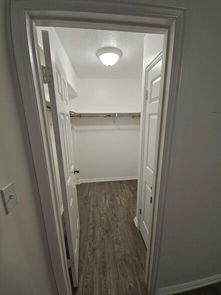 Building Photo - 1442 W 730 S