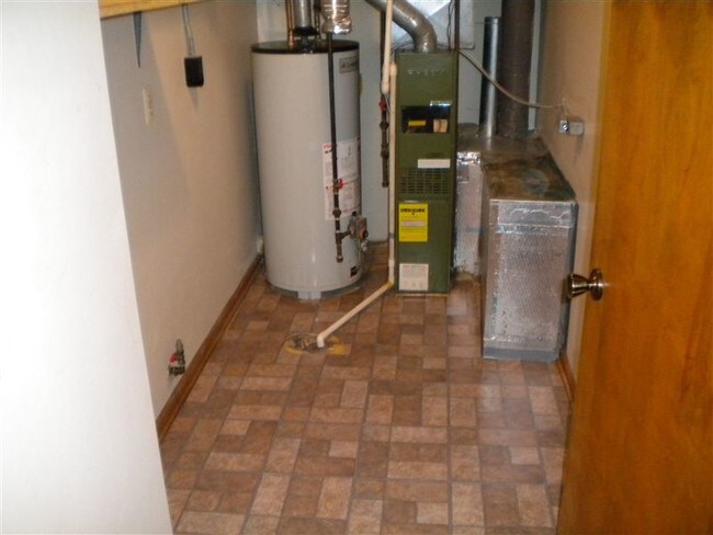 Building Photo - 4751 Circle Shore Dr SE