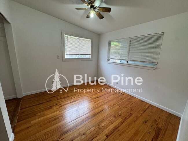 Building Photo - 1861 Gallup St