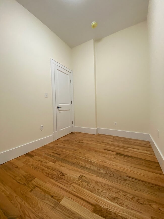BEDROOM - 134 W 80th St