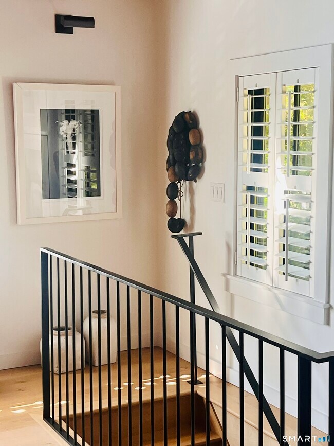 Building Photo - 4 Main St