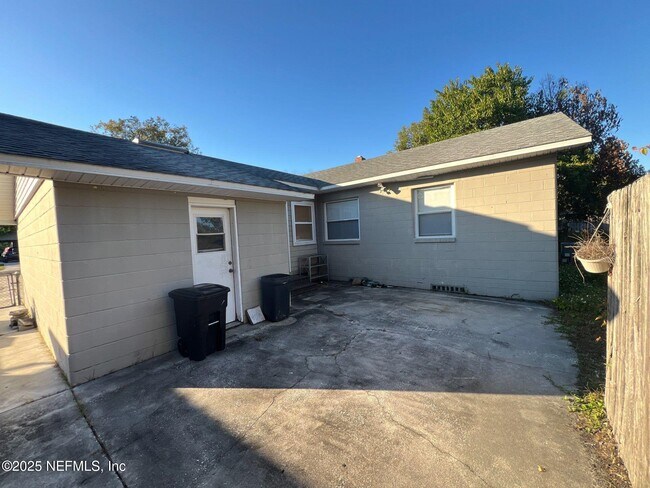 Building Photo - 1359 Stimson St