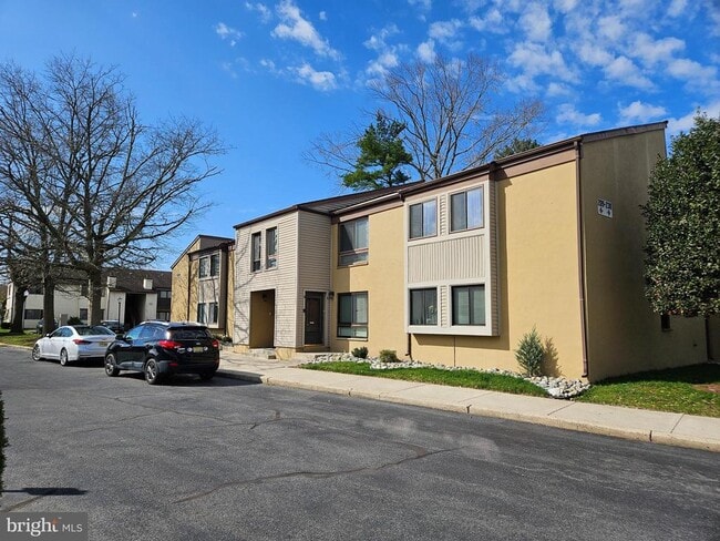Building Photo - 210 James Ct