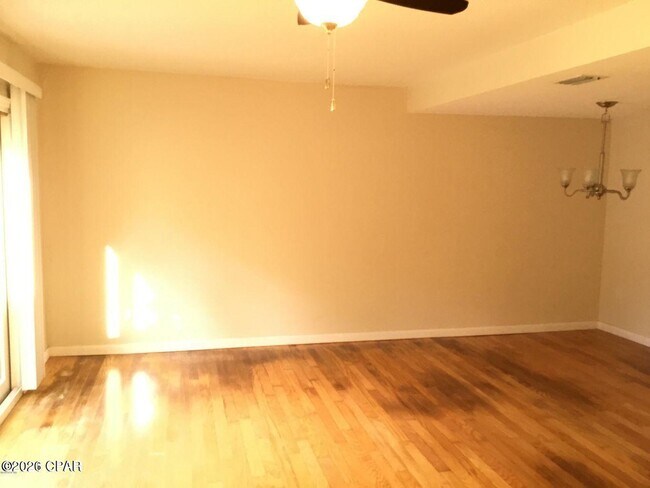 Building Photo - 1025 W 19th St