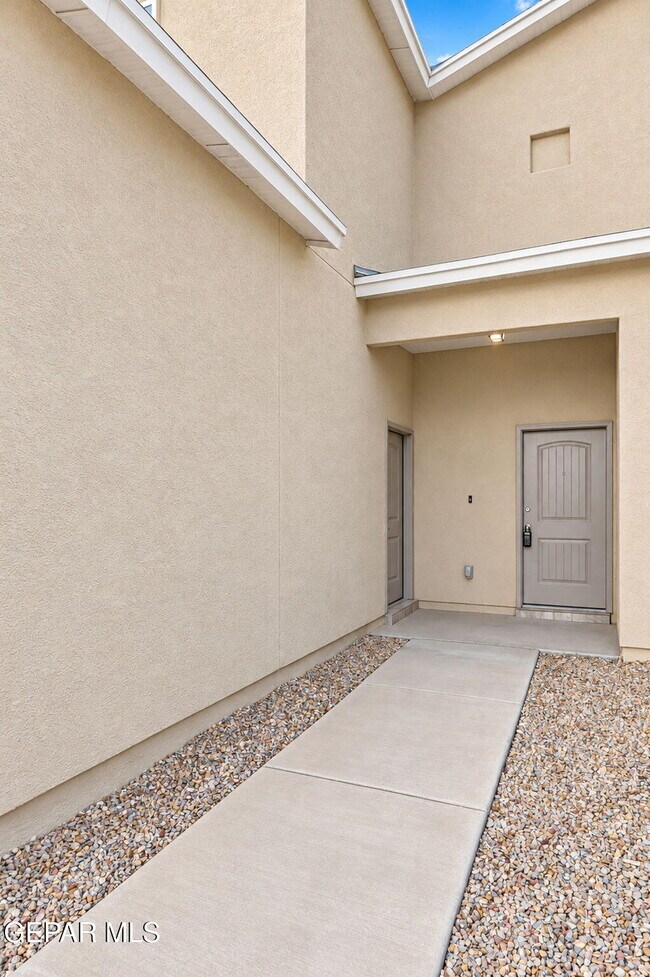 Building Photo - 716 HC Gilbert Minjares Dr