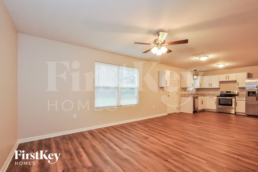 Building Photo - 111 Pine Cir Dr