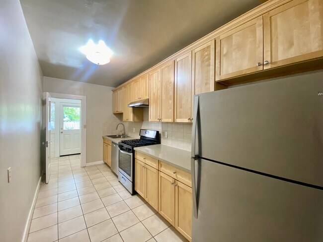 Building Photo - 926-932 35
