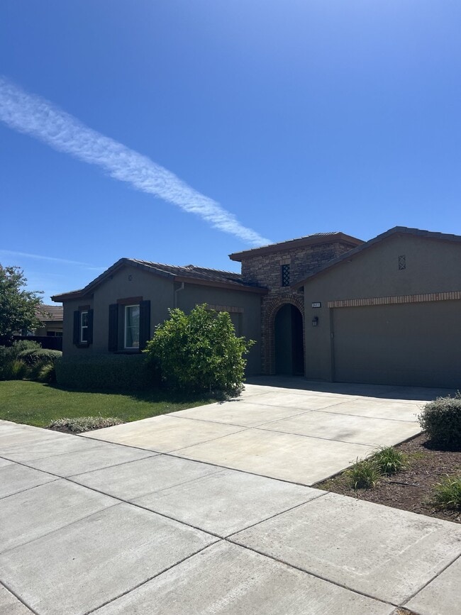 Building Photo - Stunning 4-Bed Lake View Home with Hardwood Floors