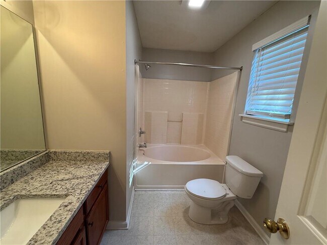 Building Photo - 217 Farmville Ct