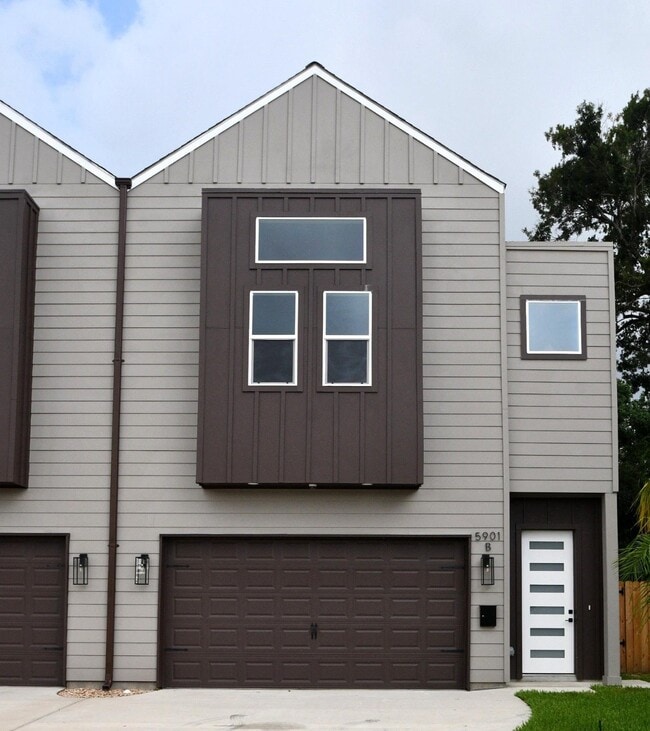 Building Photo - 5901 Crest Ct