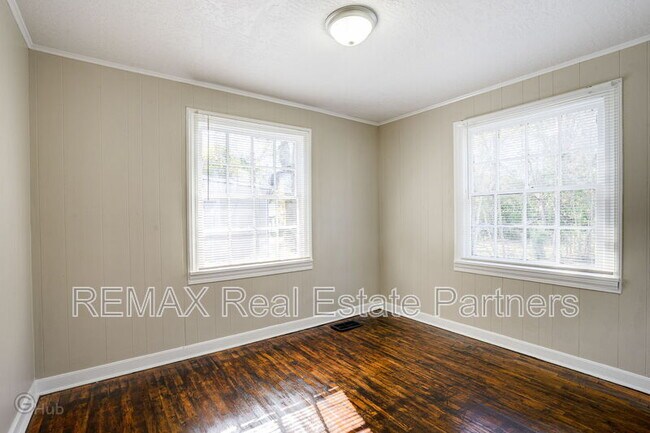 Building Photo - 604 Melba Ave