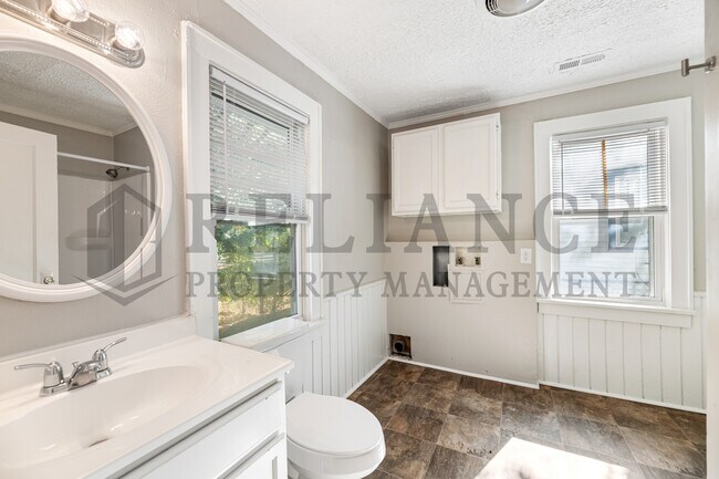 Building Photo - 1532 S Edwards St