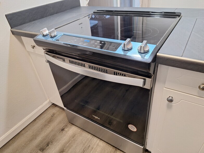 Building Photo - 6134 NE Oregon St