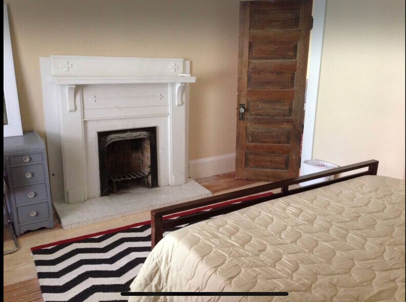 Building Photo - 462 Greenwood Ave NE