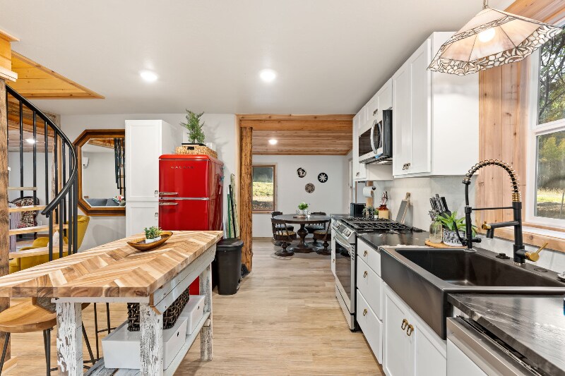 Building Photo - 13989 ID-97