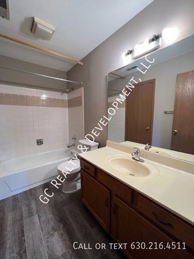 Building Photo - 737 Candleridge Ct