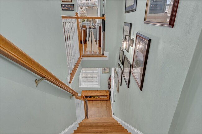 Building Photo - Beach house - 3 bed, 2.5 baths.