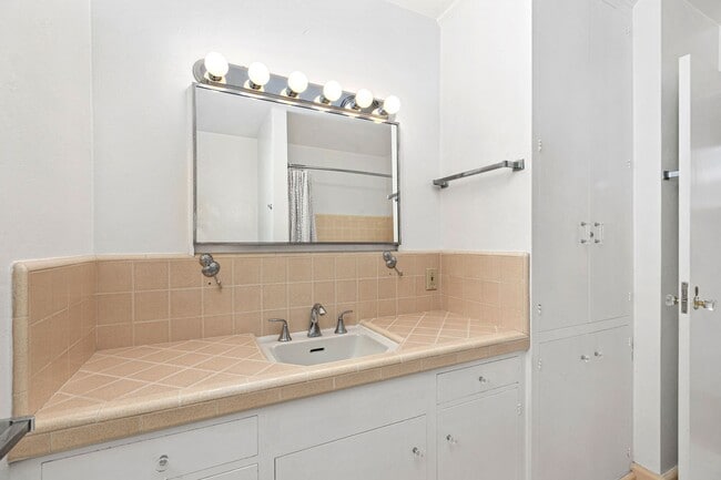 Building Photo - In the heart of the Coronado Village!