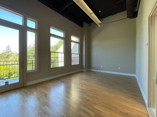 Building Photo - LOS GATOS - DOWNTOWN LOFT RESIDENCE