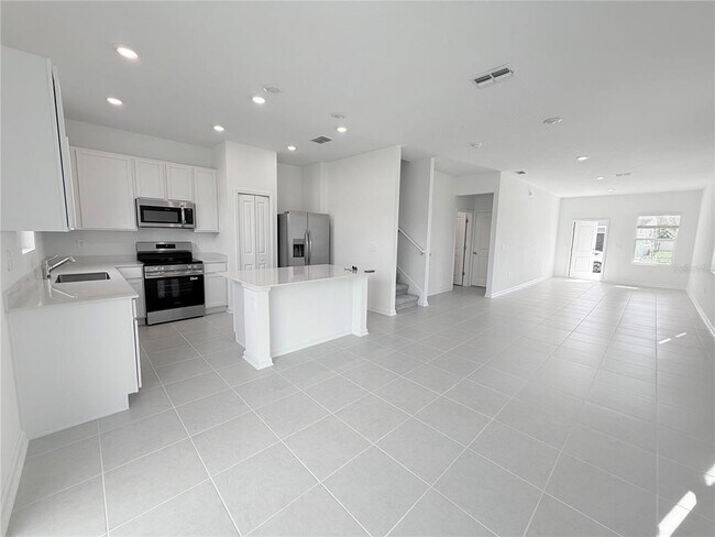 Building Photo - 2747 Skyline Lp